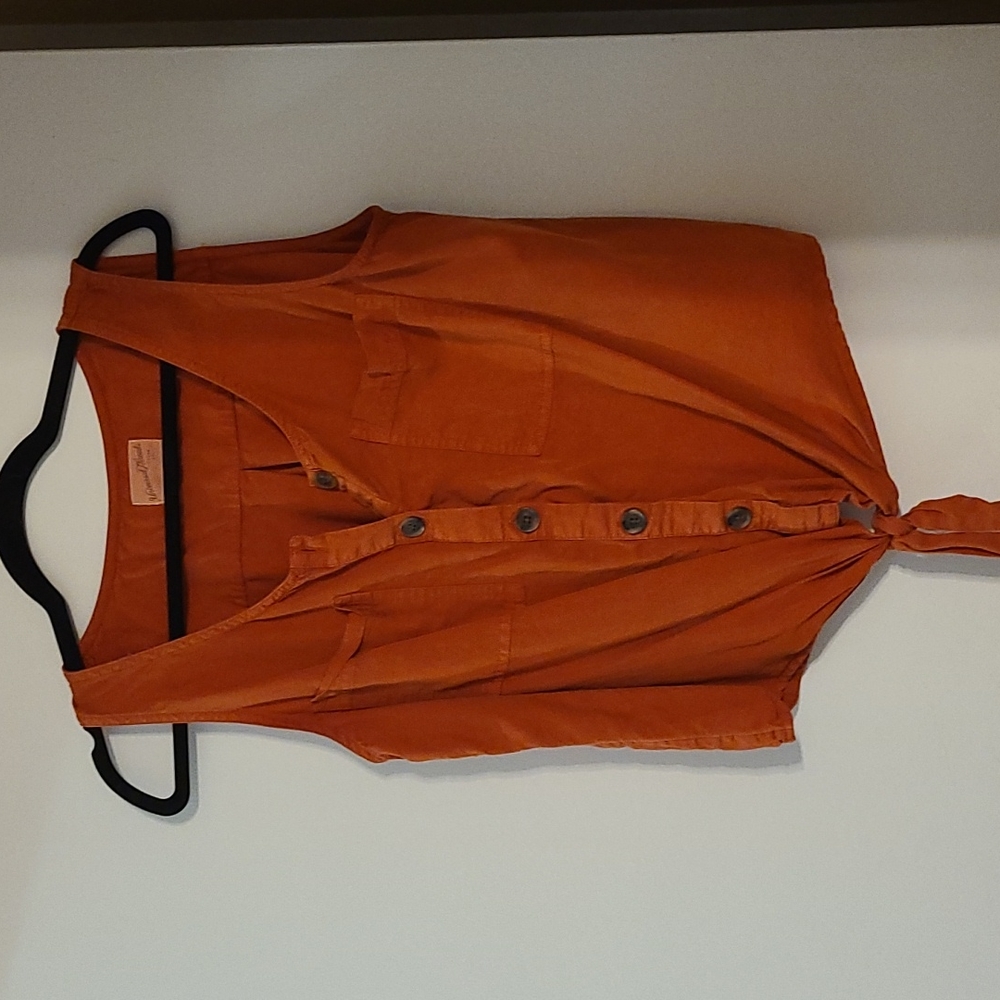 Button tank top